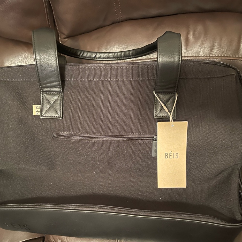 NWT, Beis Weekender in black.